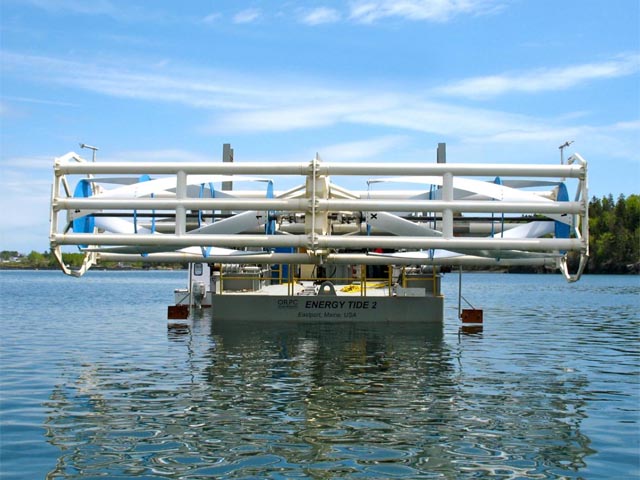 漂浮式水平安装垂直轴涡轮装置升出水面