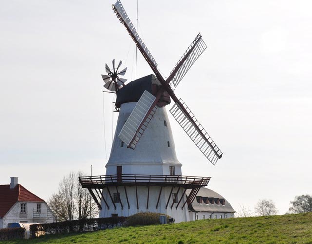 Dutch windmill with side wind rotor facing the wind